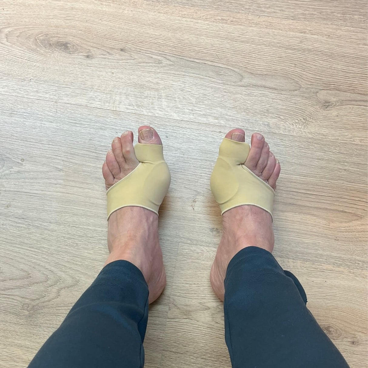 Hallux valgus textilstrumpa med tåspridare