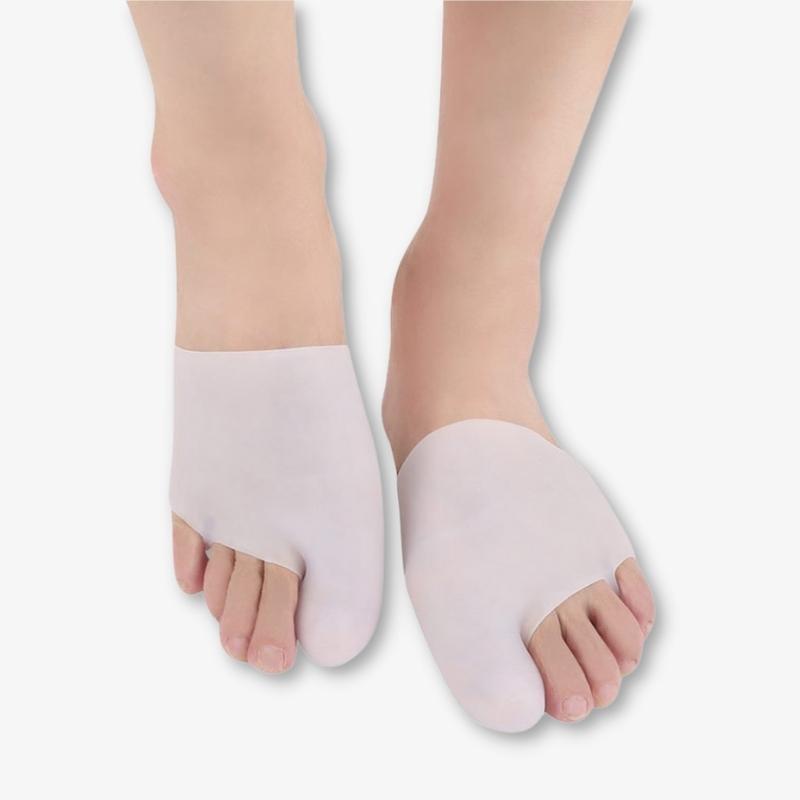 hallux valgus silikonstrumpa på båda fötterna framifrån